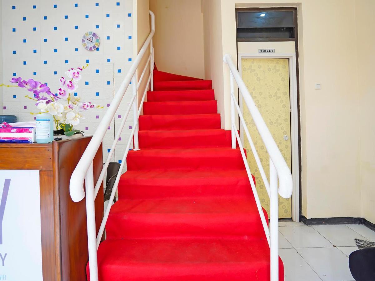 Oyo 91727 Luxury Homestay Sidoarjo Gedangan Exterior foto