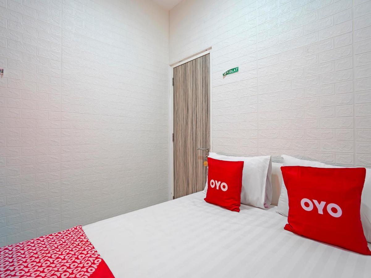 Oyo 91727 Luxury Homestay Sidoarjo Gedangan Exterior foto